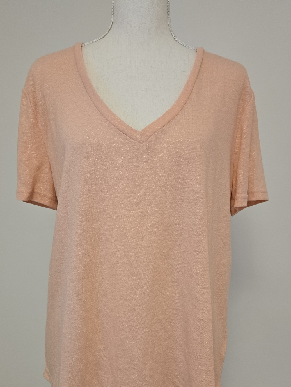 NWT- GAP Linen Blend  V-Neck T-Shirt Chaulk Pink Metallic - Picture 2 of 9